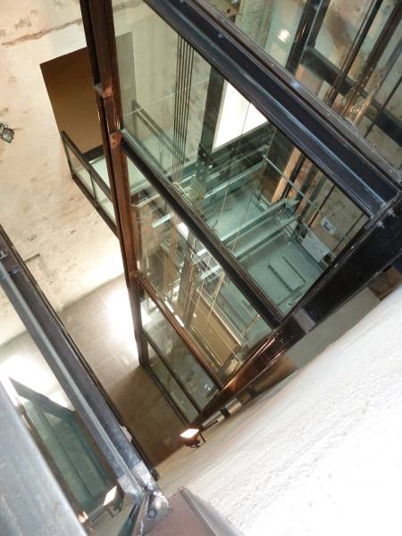 Cage d'ascenseur design pour parking souterrain du centre-ville de La Ciotat