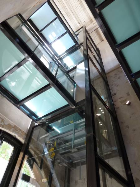 Cage d'ascenseur design pour parking souterrain du centre-ville de La Ciotat